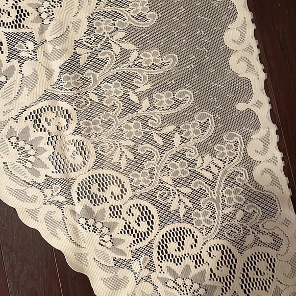 Crocheted rod pocket cream colored drapery valance 56 inches wide - Picture 5 of 7